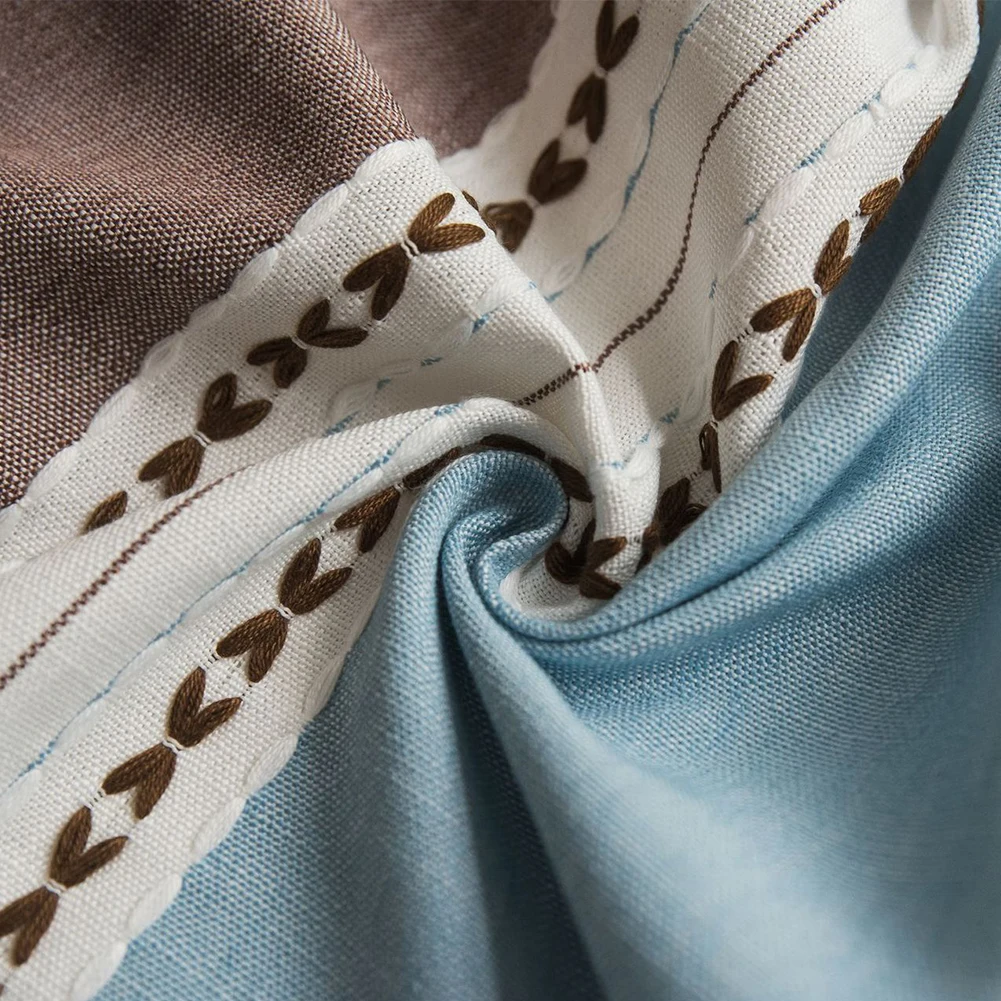 Клетчатая декоративная льняная скатерть с кисточками прямоугольная утолщенная