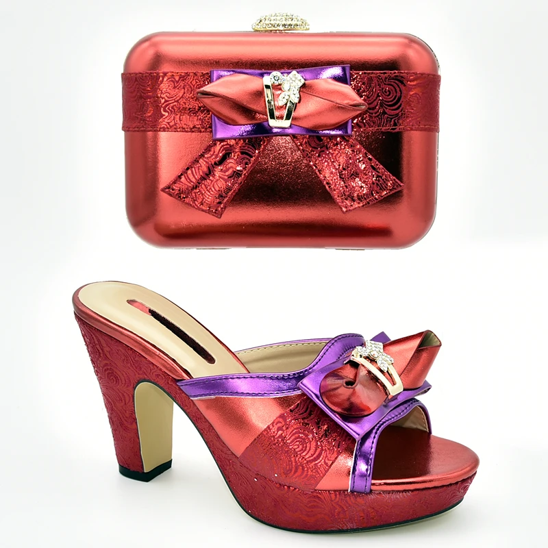 Комплект из туфель и сумочки золотистого цвета в африканском стиле Итальянский