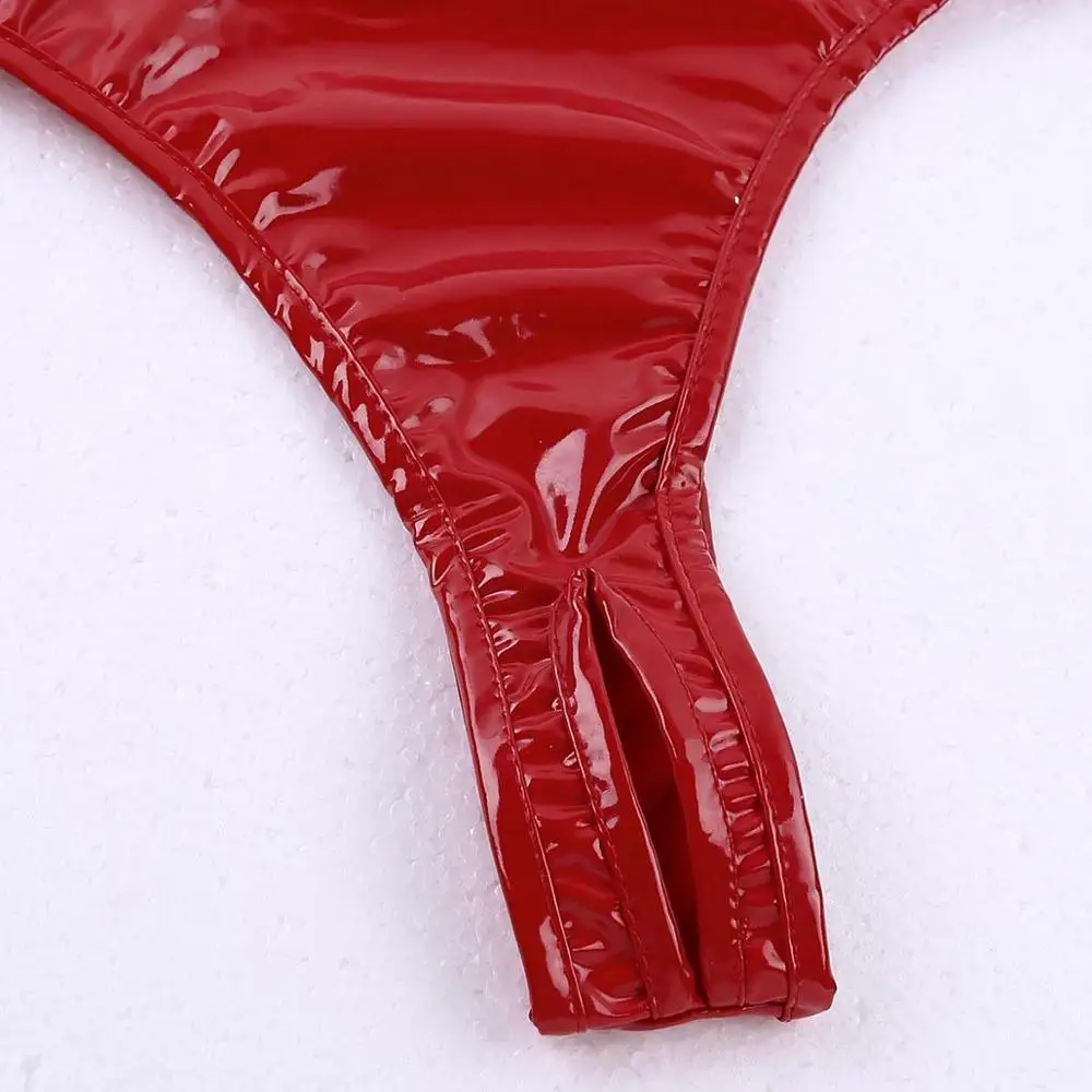 Пикантное боди из лакированной кожи с вырезами трико открытой грудью и