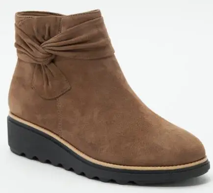

Winter 2021 the new winter sloping heel bare boots suede round head spot suede flat heel artificial wool gray short barrel cotto