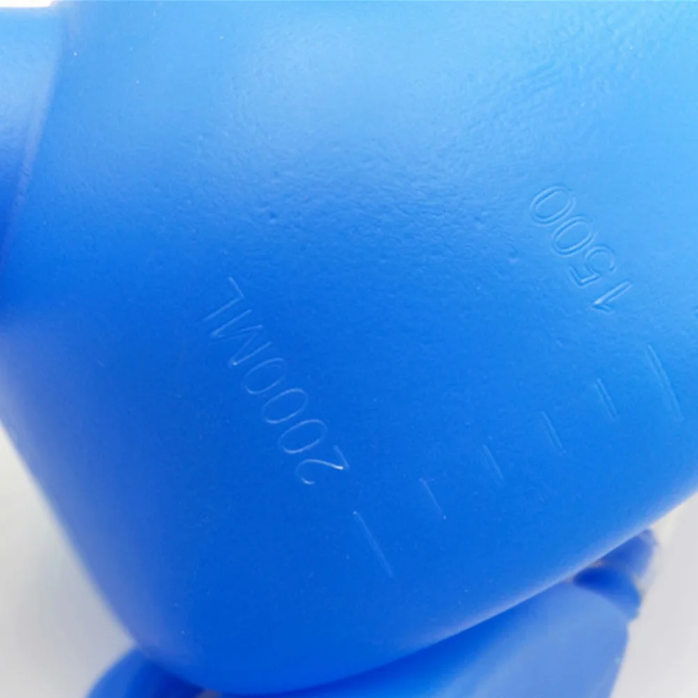 

2000ml 2pcs Camping Pee Bottle Portable Male Car Urinal Home Hospital Set Potty Pipe