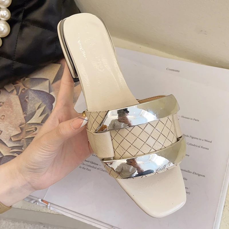 

Generous buckle Outdoor wear Women slippers New summer in 2021 low-heel Women's fashion shoes fashion Big size Women sandals