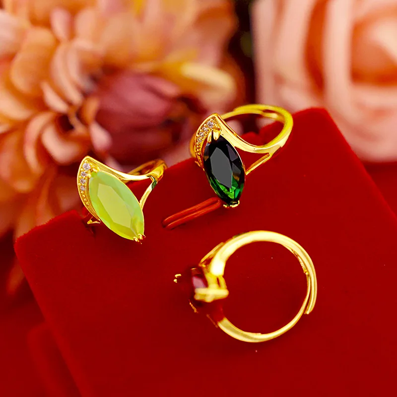 Женское золотое кольцо с изумрудами регулируемое из 14-каратного желтого золота