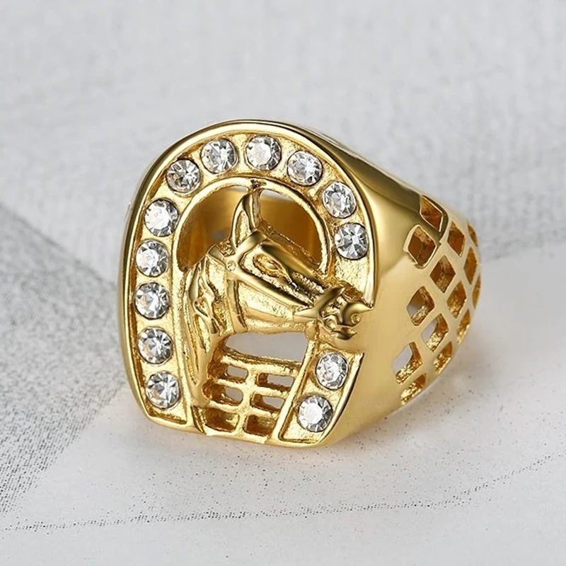 Фото Трендовое кольцо с полой головой лошади мужское блестящее золотое со стразами