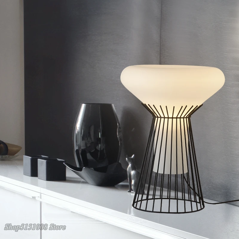 Итальянский дизайн настольная лампа светильник простой современный