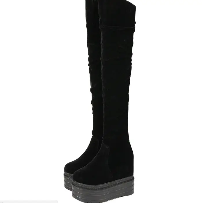 Женские высокие сапоги до колена зимние выше бедра на скрытом каблуке танкетке 13