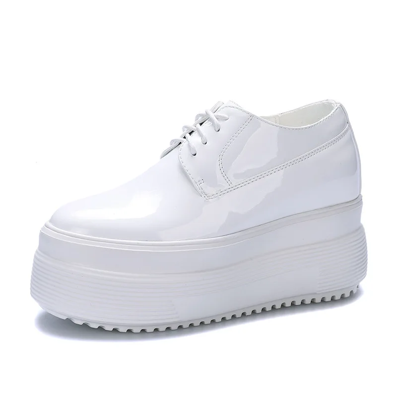 Новинка Весна 2019 женская спортивная обувь из лакированной кожи Белая с круглым
