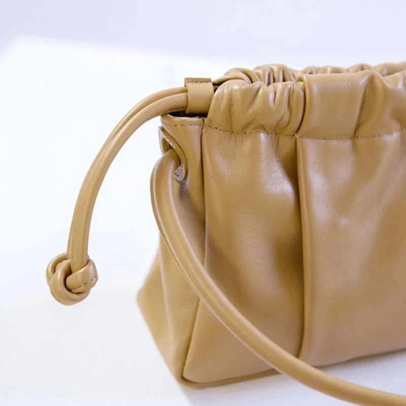 

Fashion Acrylic Chain Messenger Bag for Women High Quality Pleated Soft Underarm Bag Female Handbags Lady Brands PU Shoulder Bag