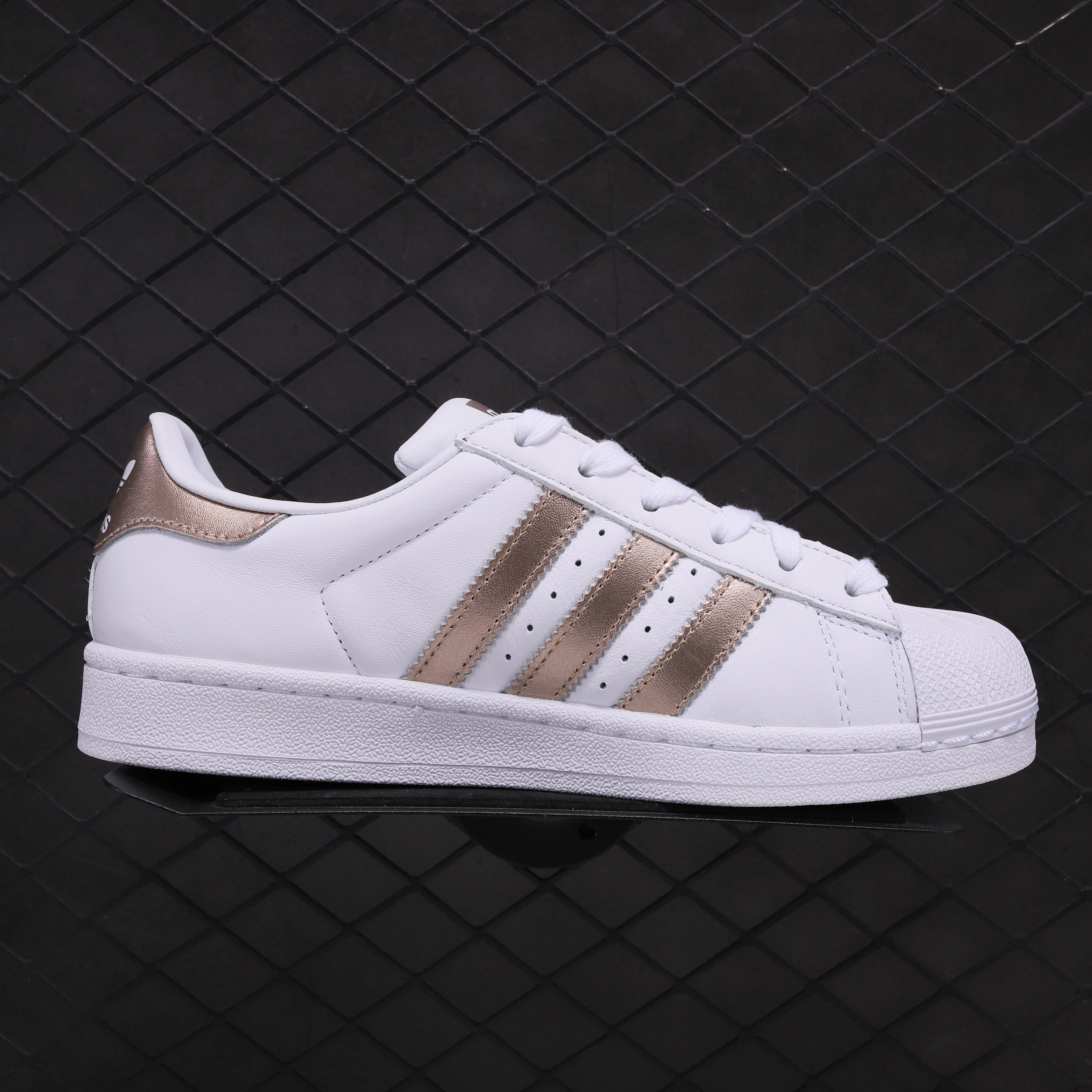 

Original New Arrival Originals SUPERSTAR Unisex Skateboarding Shoes Sneakers Casual sandals