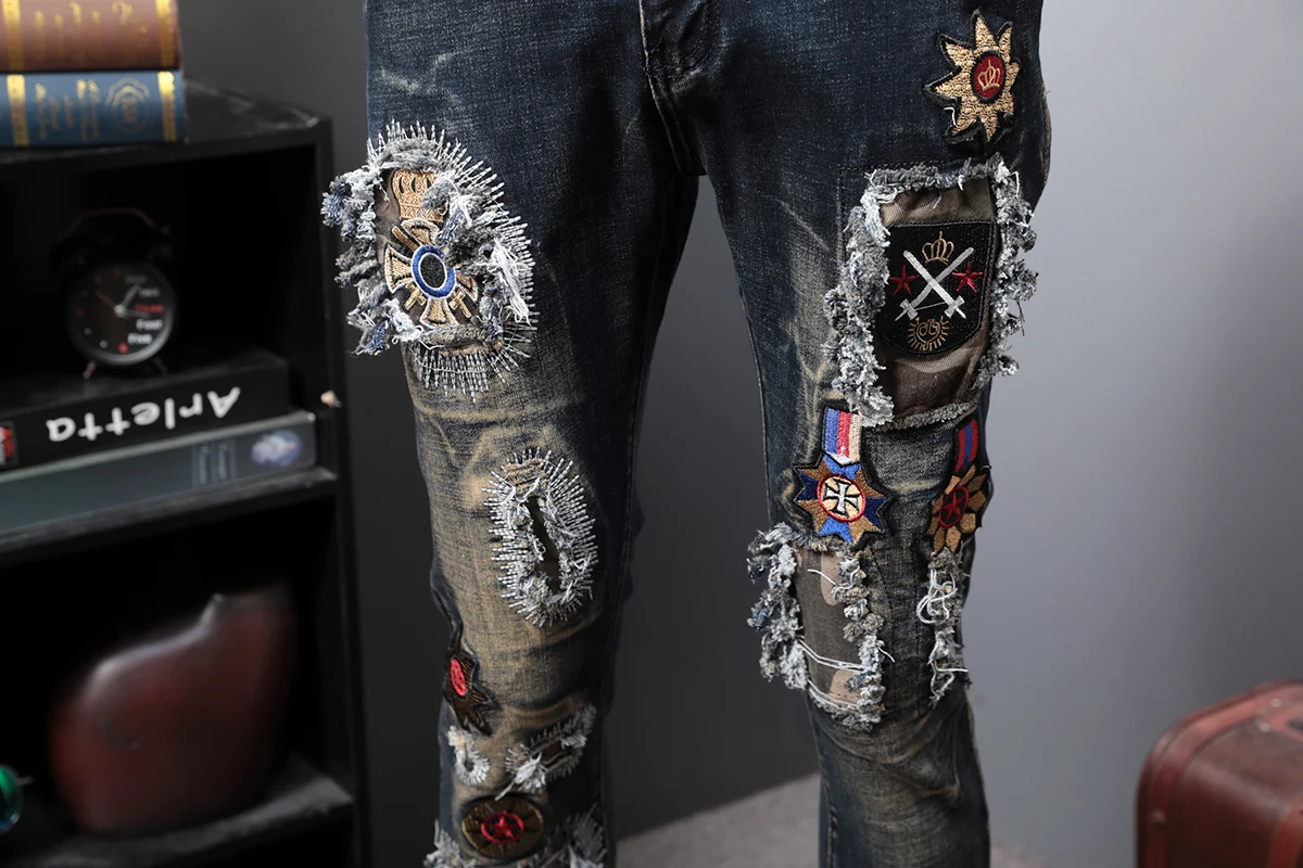 Джинсы с заплатками дырками на весну мужские эластичные облегающие джинсы