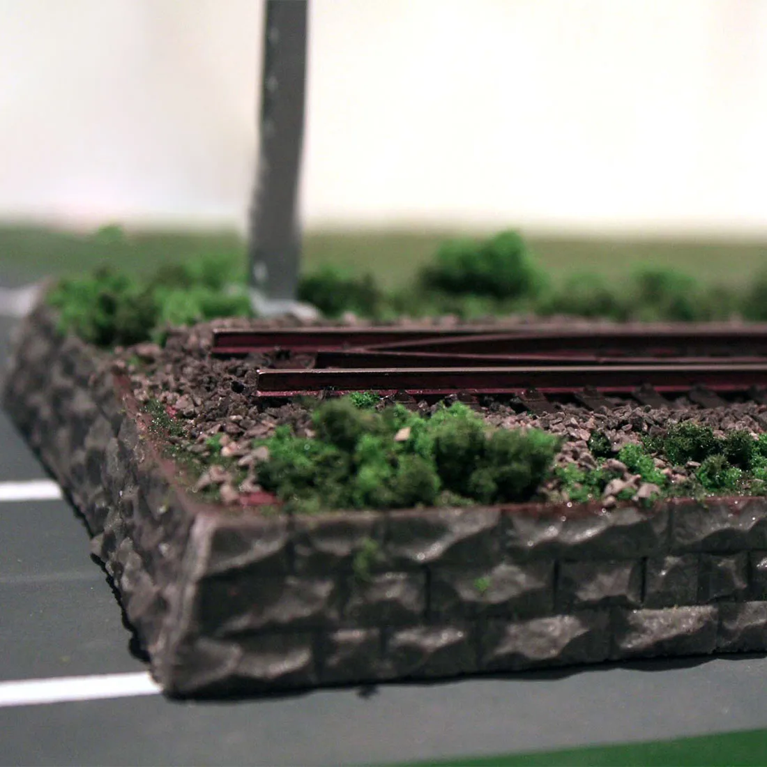 

35 x 9cm 1:87 HO Scale Train Model Track Sand Table Railway Model Decoration with Catenary