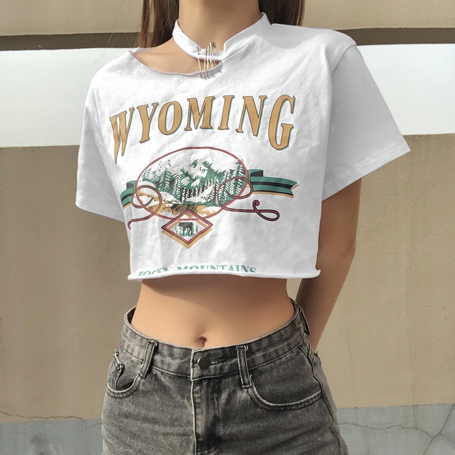 

Sylcue Summer rebellious teenage lisa is the same one who is funny because of the pin, short sleeve and navel baring T-shirt