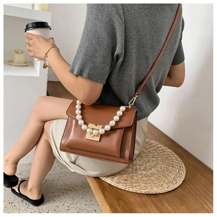 2020 new fashionable summer retro fashion pearl hand-carried small square bag female Western style texture lock one-shoulder cro |