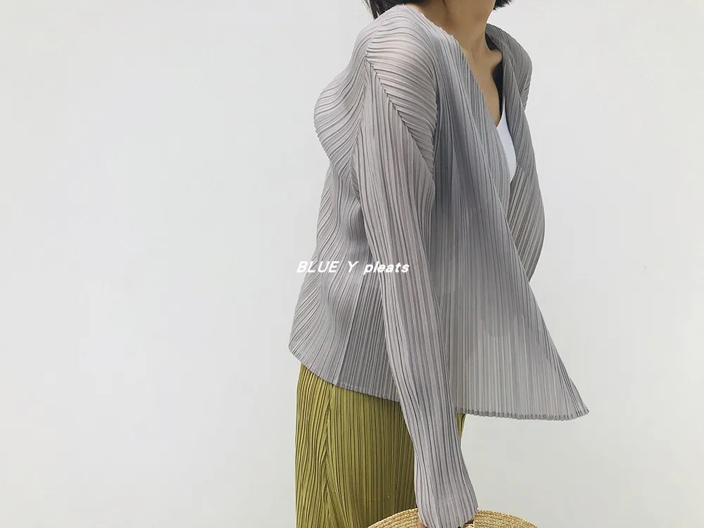 

Miyake pleated winter black jacket women's temperament Office Lady cardigans stacked loose slim causal long sleeve tops