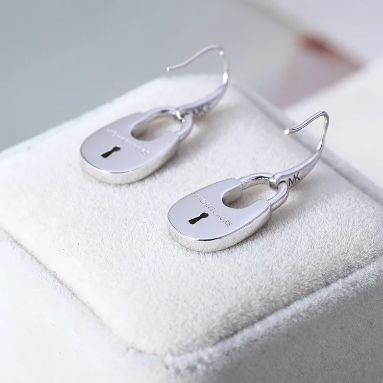 

European and American fashion simple oval lucky lock full diamond earrings