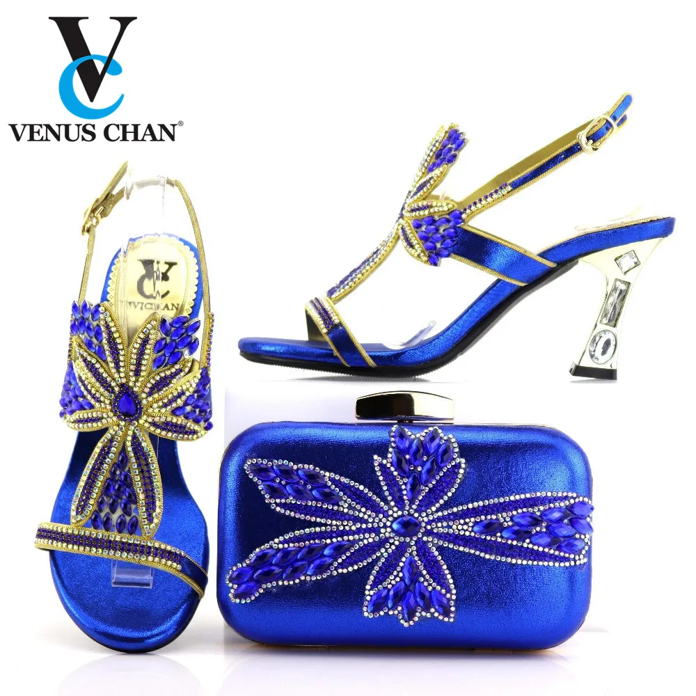 Комплект из женских туфель и сумочки синего цвета со стразами для отдыха лодочек