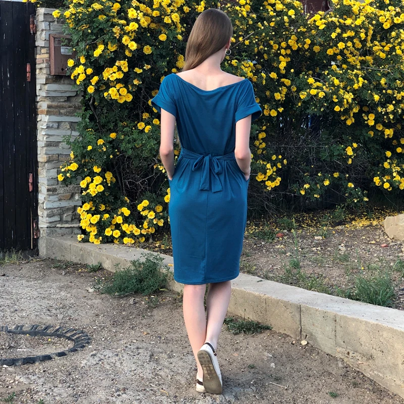 Однотонные летние женские платья на шнуровке с карманами и круглым вырезом