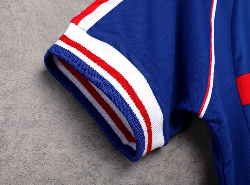 

1998 RETRO SOCCER JERSEYS 10 Zidane HOME AND AWAY football shirts are in stock. The latest blue and white shorts set in stock