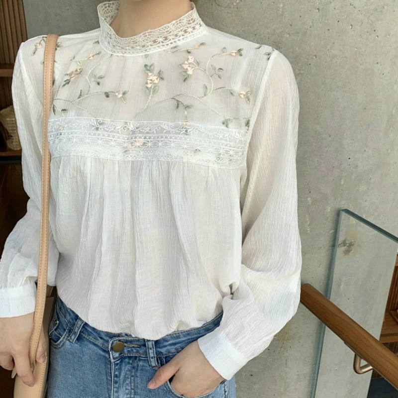 

New Autumn Women Pullover Blouse Shirt Casual Ladies Sweet Floral Embroidery Lace Fashion Blouse Tops Female