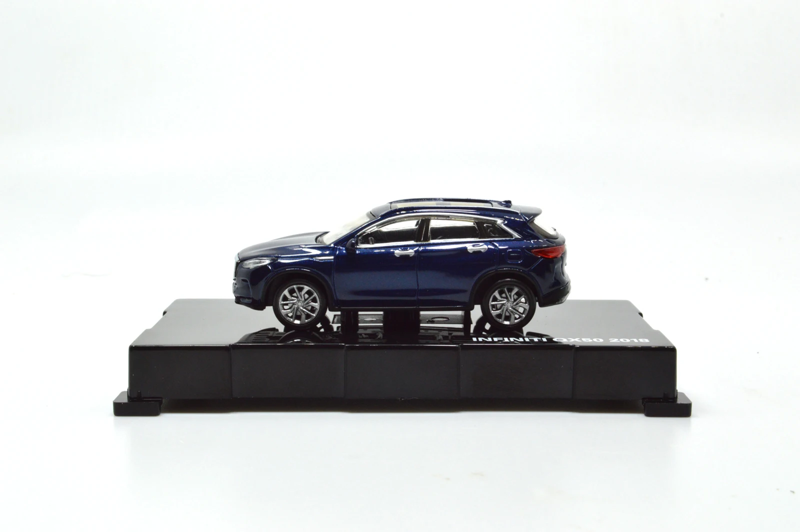 Модель Paudi 1/64 в масштабе 1:64 1 64 Infiniti QX50 голубая 2018 литой металлический автомобиль