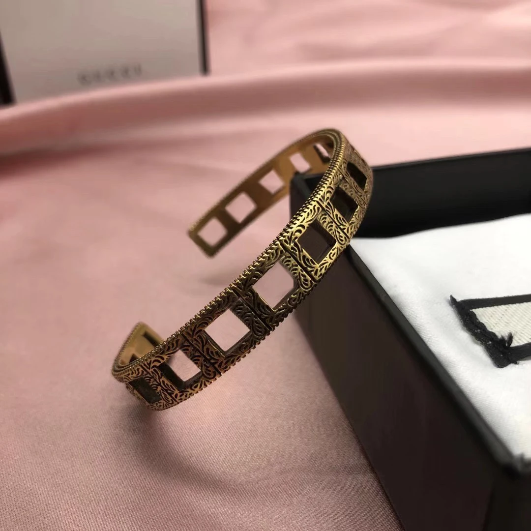 

2021 trend luxury brand retro bracelet men silver bead bracelet women wrist bracelet letter