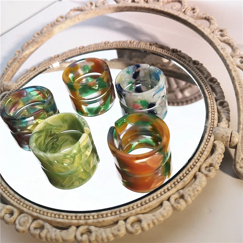 

5pcs/1Set Korea 2021 Hot Spring Aesthetic Resin Acrylic Yellow Green Transparent Rings For Women Girl Bff Party Jewelry Ring Set