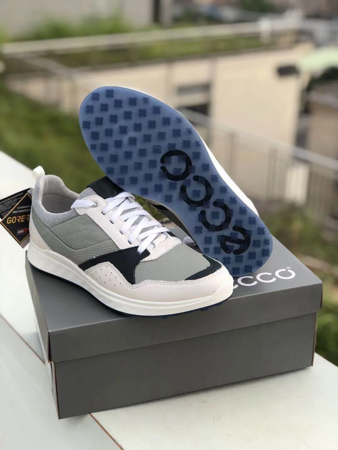 

2021 New Men's Golf Shoes Trend Stitching Hit Color Running Shoes Men's Casual Sports Shoes Light and Non-slip Wear-resistant