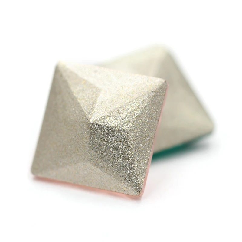 Фото Цветные квадратные хрустальные стразы K9, стеклянные стразы для изготовления ювелирных изделий с острым основанием для клея на одежду, плат... №3
