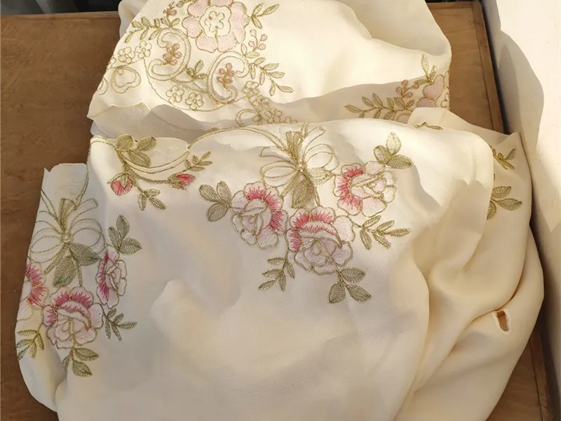 

High-grade embroidery curtains beautiful Roman curtains. Golden rope embroidered balloon curtain. Finished curtains.