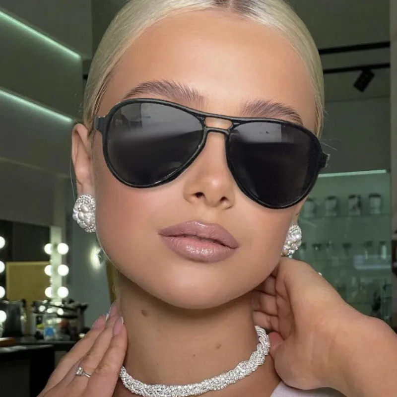 

Unique Luxury Designer One Peice Sunglasses Women 2021 New Fashion Retro Black Frame Eyewear Elegant Trend Vintage Big Sunshade