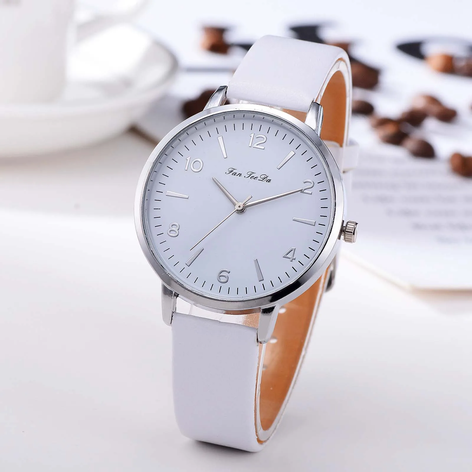 

Classic Women's Watch With Strap Dial Casual Quartz Leather Band Strap Watch Gift Simple Round Analog Clock Wrist Watches#0223