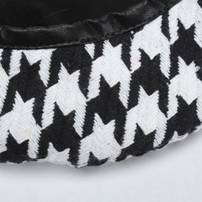 

Autumn Winter Plaid Women Berets Fashion Black White Beret Knit Femal Flat Caps Ladies French Artist Hat Girl Thanksgiving Gifts