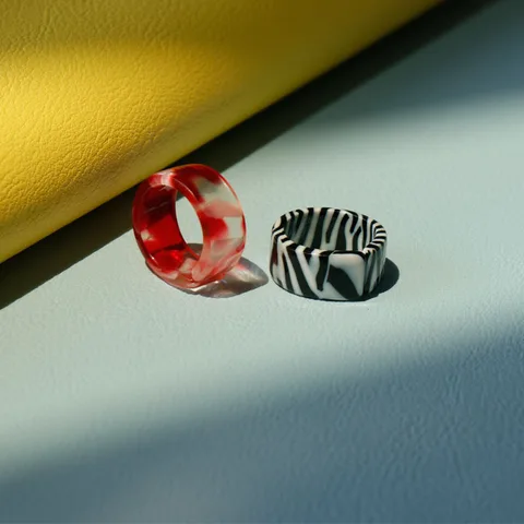 Новые винтажные шикарные прозрачные полосатые кольца с рисунком зебры, простые круглые кольца из акриловой смолы для женщин, ювелирные изделия в стиле панк, подарки Вечерние