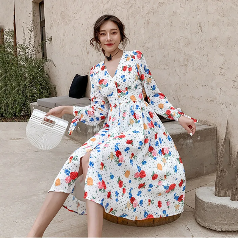 

Real shot casual floral dress female new loose long-sleeved sexy retro V-neck holiday dress 2021