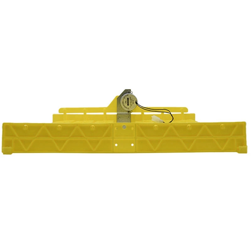 154 яйцо перепела попугай голубь маленькой птичкой на рукаве змея инкубатор