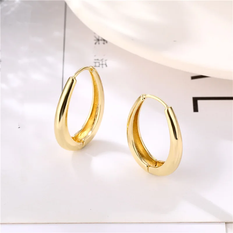 

SIPENGJEL Fashion Geometric Oval Metal Hoop Earrings Female Personality European And American Earrings Simple Metal Style 2021