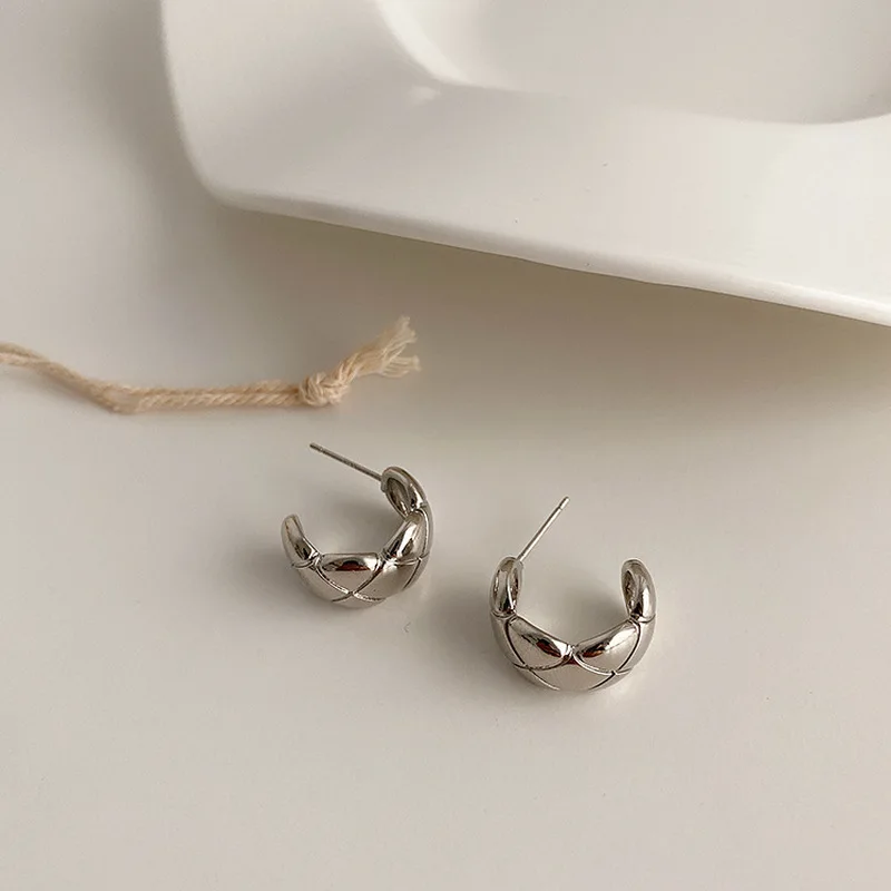 

Vintage Distressed Plaid C Shape Earrings for Women Gold Silver Color Alloy Circle Geometric Open Hoop Earrings Minimalist Gift