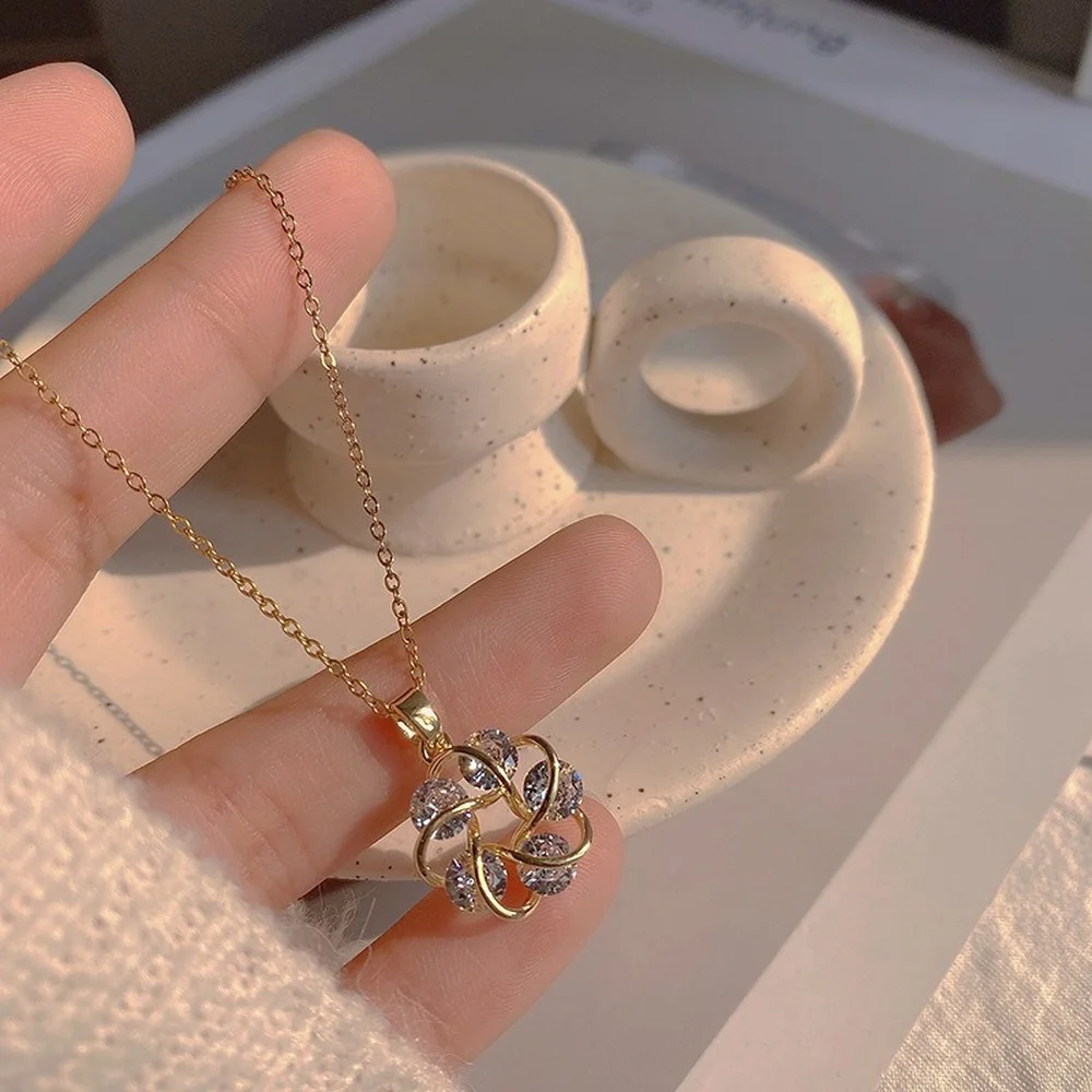 

Flower Pendant Necklace for Women 2021 Korean Fashion Aesthetic Zirconia Accessories Titanium Jewelry Charm Clavicle Chain Gift