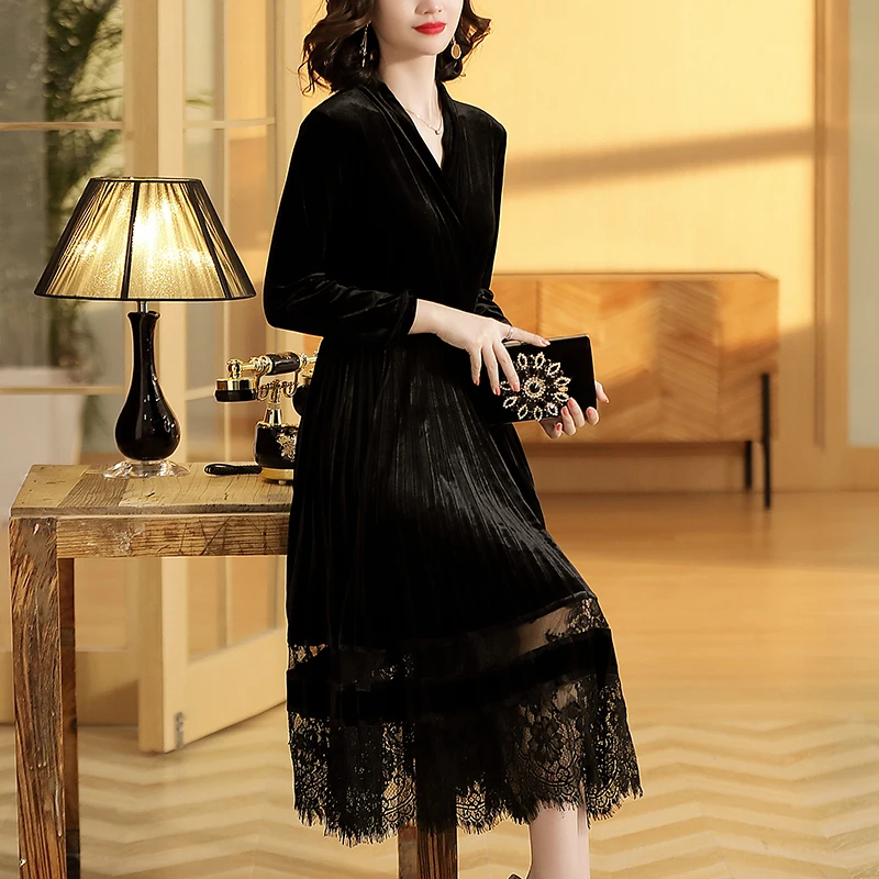 Женское длинное бархатное платье черное велюровое с высокой талией и v образным