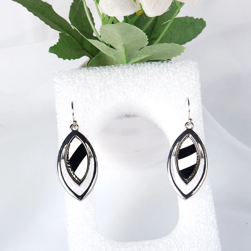 Модное ожерелье и серьги из искусственной кожи с животным принтом комплект двух