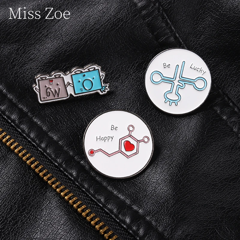 

Happy Lucky Enamel Pin Science And Chemistry Beaker Experiment Brooches Metal Badge For Backpack Hat Bags Jewelry Gift For Lover