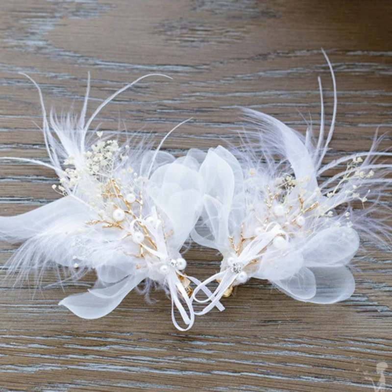 Заколка для волос белого цвета с перьями и цветами свадебная заколка невесты