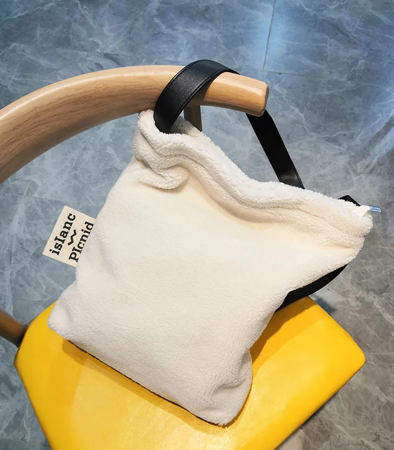 

2021 Winter Fashion Plush Women Shoulder Bags Brand Design Female Crossbody Bags Luxury Faux Fur Bucket Bag Small Lady Purse