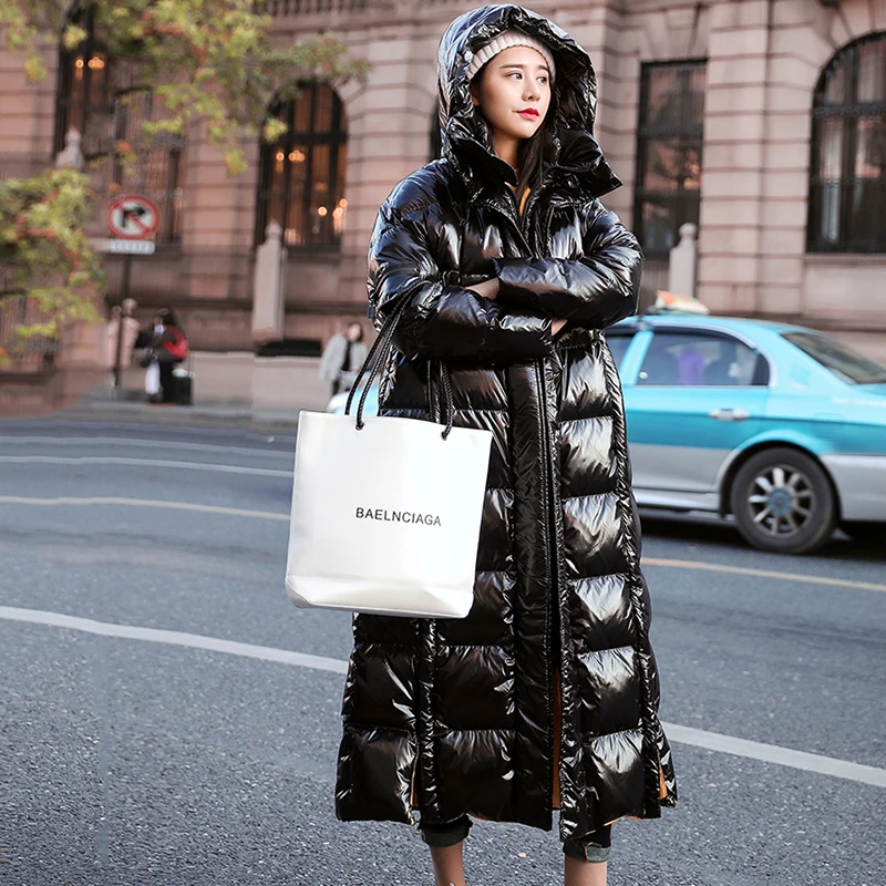 Женское хлопковое пальто с капюшоном длинное блестящее свободного кроя теплая