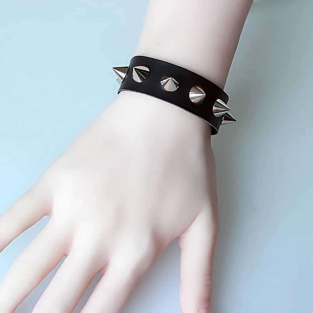 

Unique Pointed Bracelet One-row Spike Rivet Punk Gothic Rock Unisex Bracelets For Women Bangles Fashion Jewelry Cuff Wristband