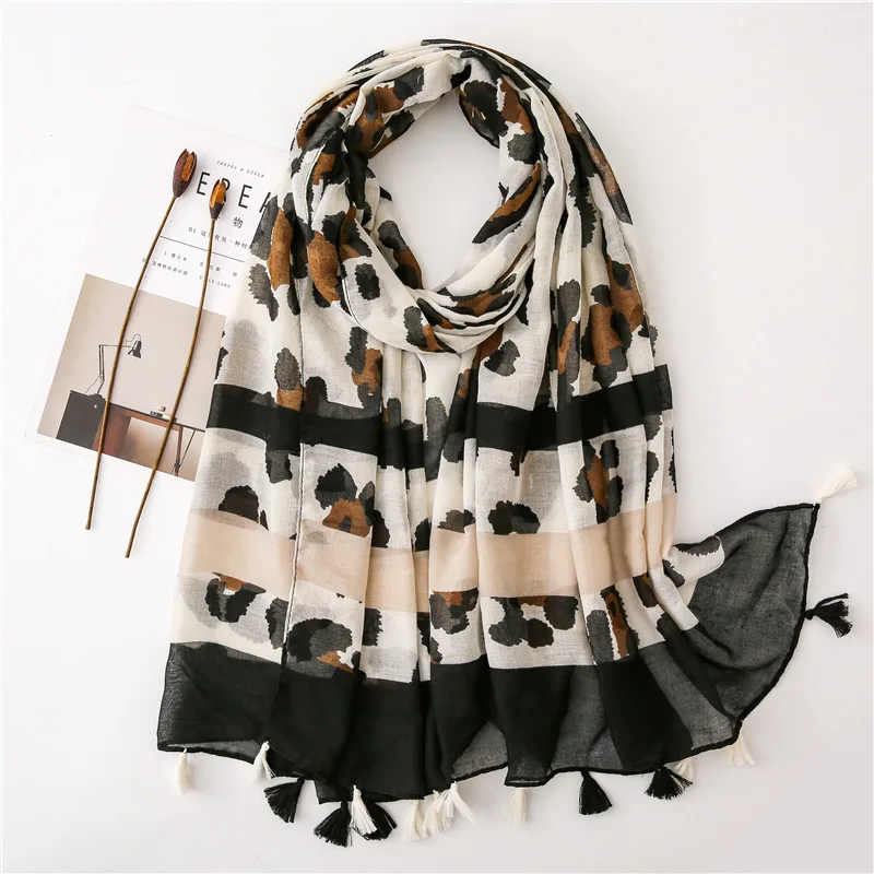 

Autumn and winter luxury Women's Beach Blanket Scarf Lady Tassels Scarf Fashion Leopard Print Headscarf New style Cotton Shawl