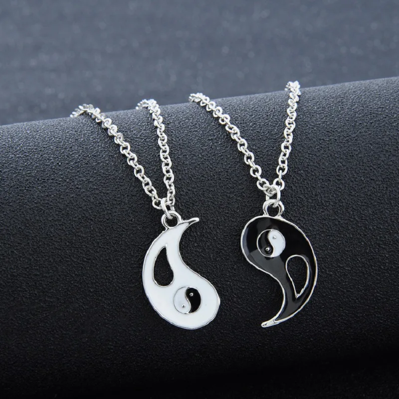 

Fashion personality Fast selling hot selling best friends pendant necklace Yin and Yang tai chi gossip stitching chain choker