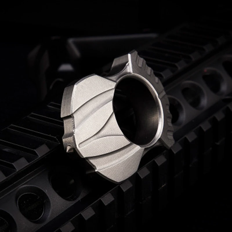 

Self defense Ring Titanium Alloy finger tiger legal self-defense supplies fight ring tungsten steel head car window break