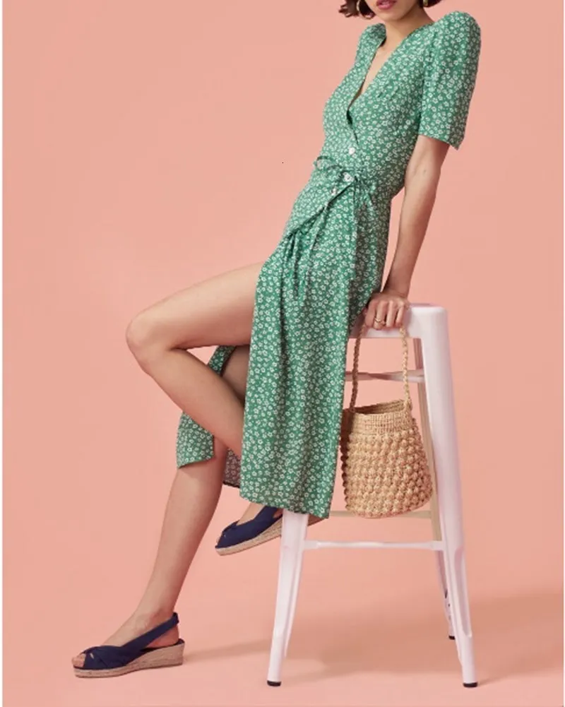 Женское винтажное платье средней длины с треугольным вырезом коротким рукавом и