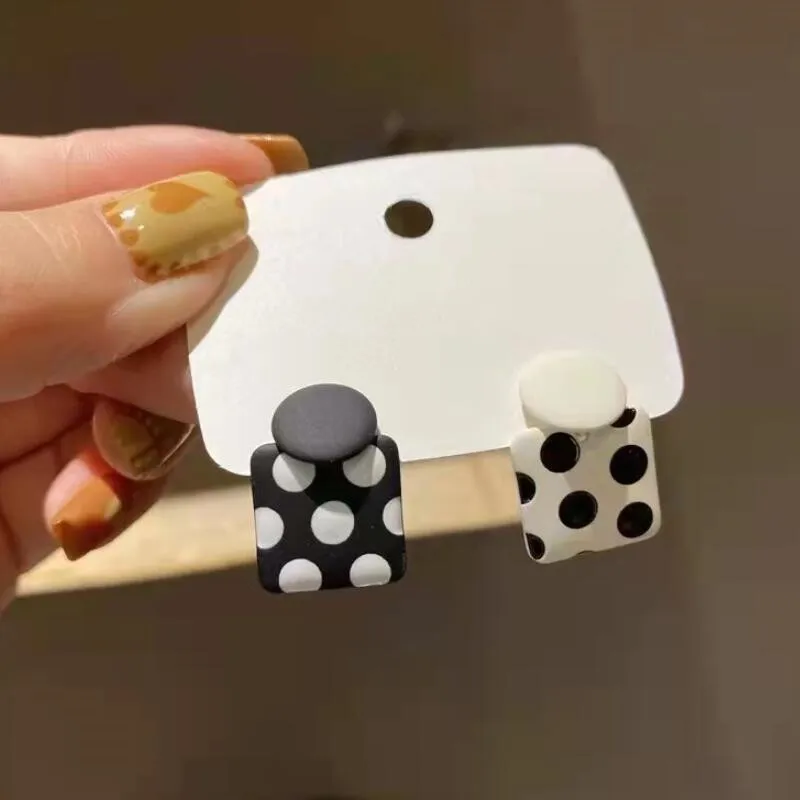Новые креативные квадратные серьги в черный и белый горошек для женщин трендовые